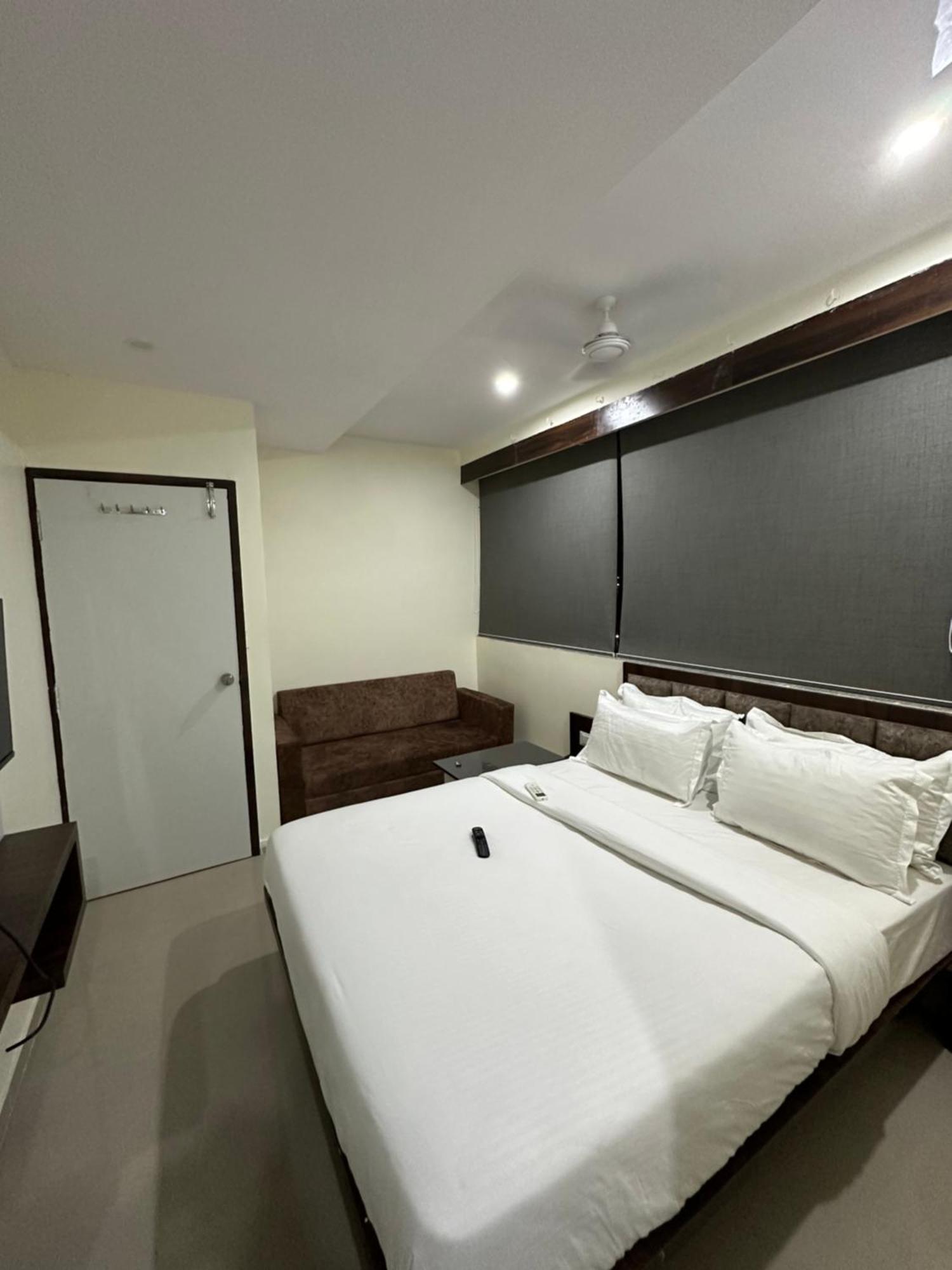 Hotel Golden View Vadodara Exterior foto